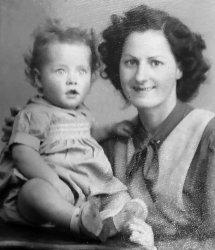 Roger Daltrey, Irene Daltrey 1945