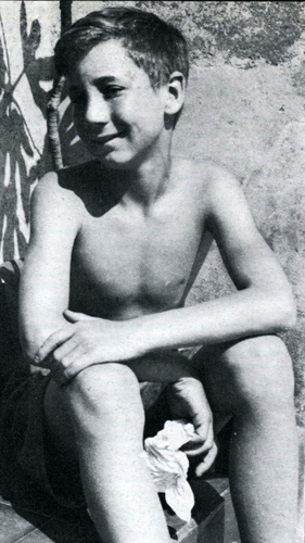 Young Pete Townshend at beach